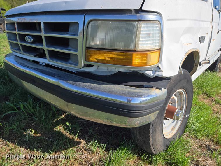 image for item ET5096 1993 Ford F250 pickup truck