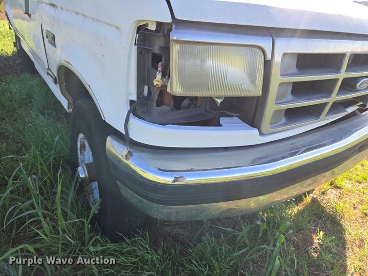 image for item ET5096 1993 Ford F250 pickup truck