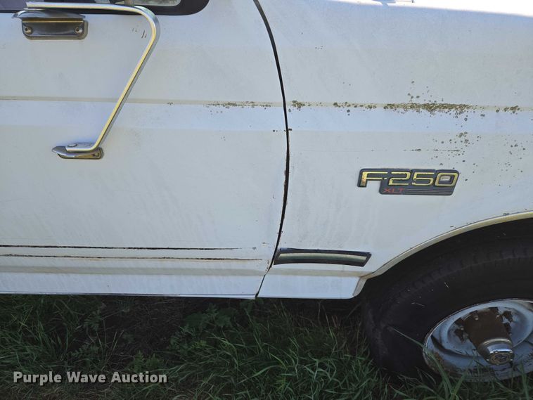 image for item ET5096 1993 Ford F250 pickup truck