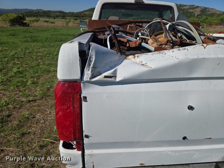 image for item ET5096 1993 Ford F250 pickup truck