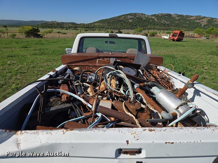 image for item ET5096 1993 Ford F250 pickup truck