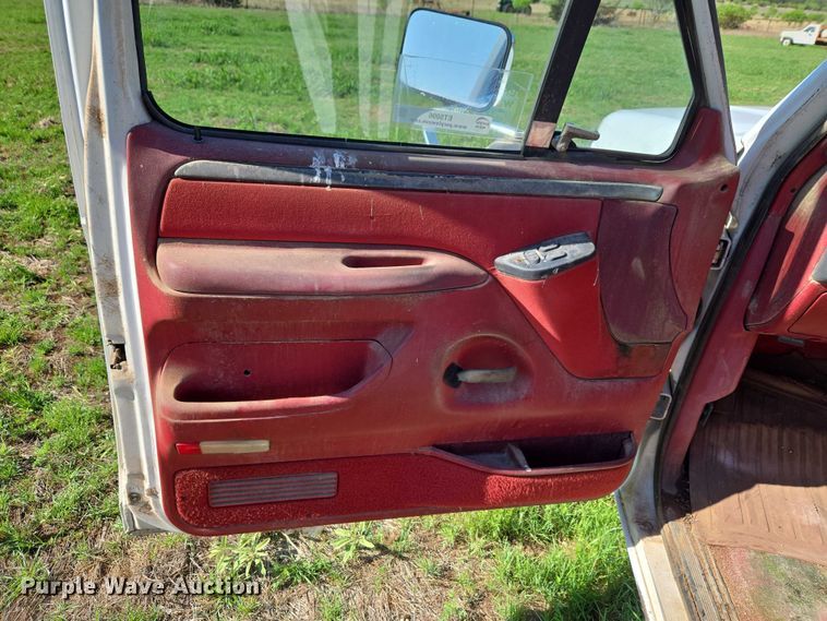 image for item ET5096 1993 Ford F250 pickup truck