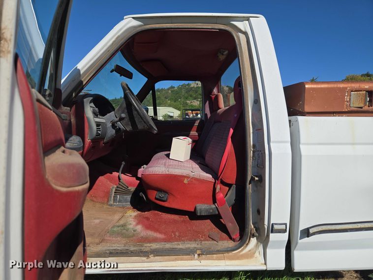 image for item ET5096 1993 Ford F250 pickup truck
