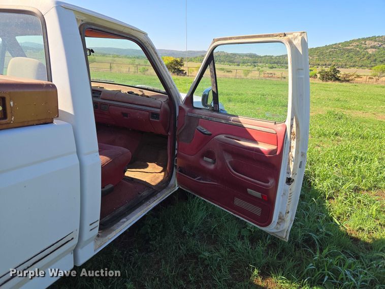 image for item ET5096 1993 Ford F250 pickup truck