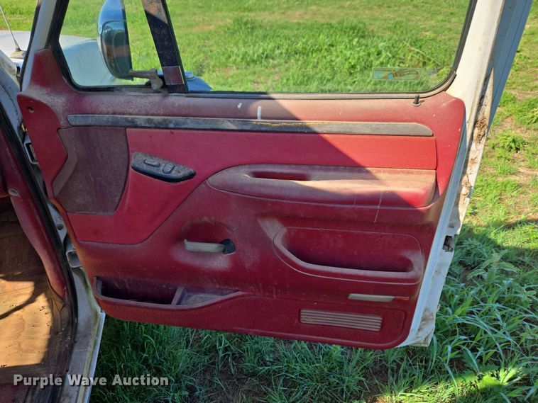 image for item ET5096 1993 Ford F250 pickup truck