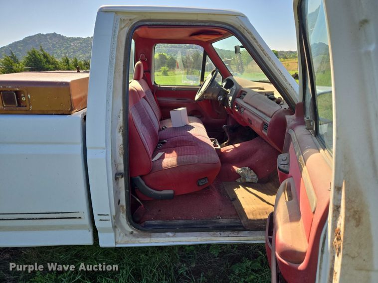 image for item ET5096 1993 Ford F250 pickup truck