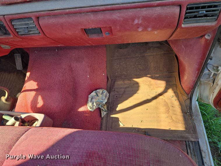 image for item ET5096 1993 Ford F250 pickup truck