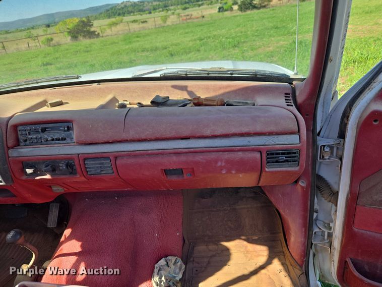 image for item ET5096 1993 Ford F250 pickup truck