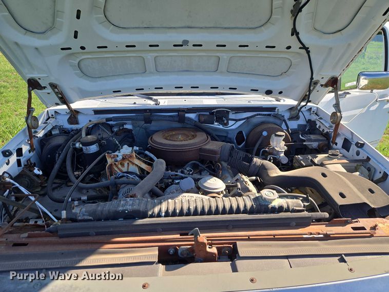 image for item ET5096 1993 Ford F250 pickup truck