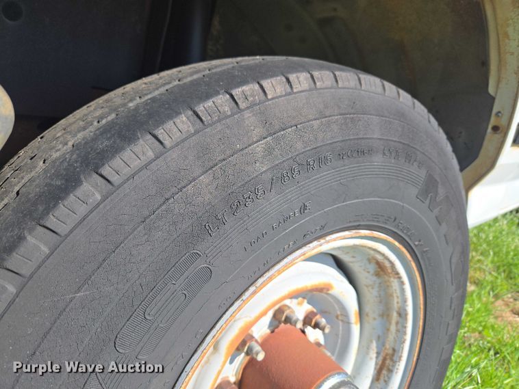 image for item ET5096 1993 Ford F250 pickup truck