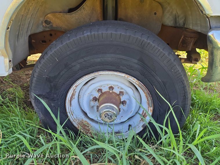 image for item ET5096 1993 Ford F250 pickup truck