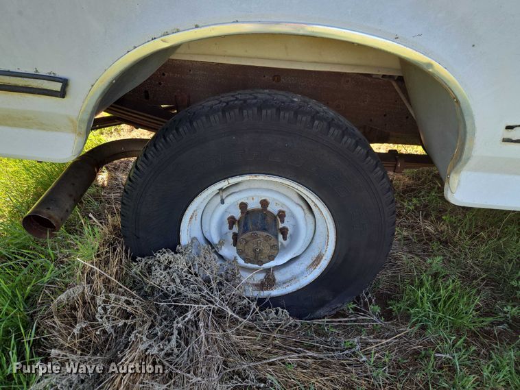 image for item ET5096 1993 Ford F250 pickup truck