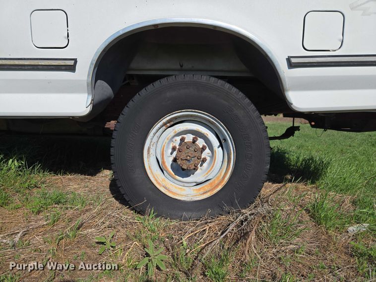image for item ET5096 1993 Ford F250 pickup truck