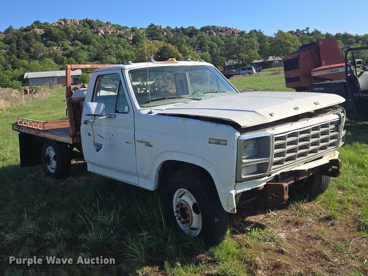 image for item ET5098 1980 Ford F350 flatbed pickup truck