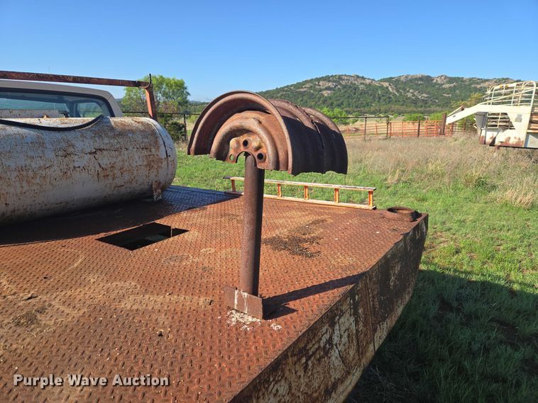 image for item ET5098 1980 Ford F350 flatbed pickup truck
