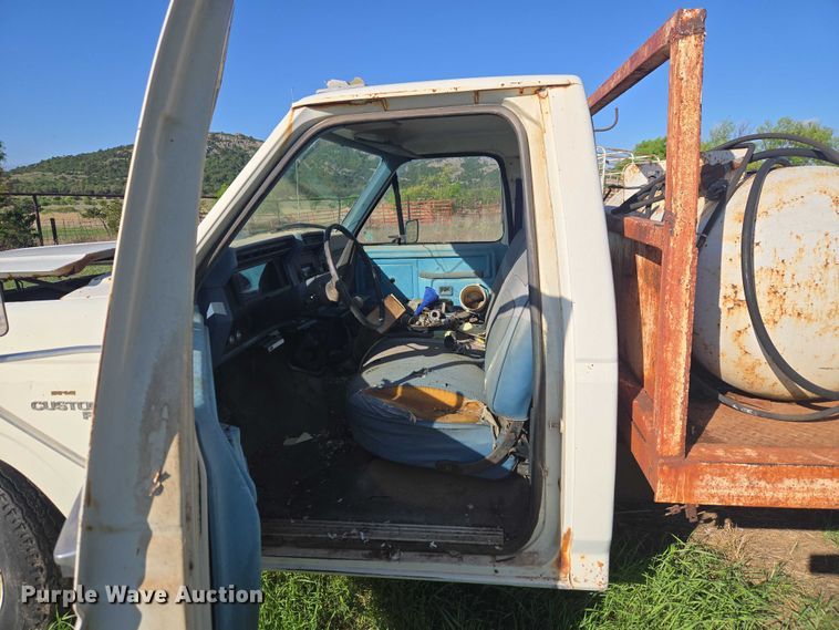 image for item ET5098 1980 Ford F350 flatbed pickup truck