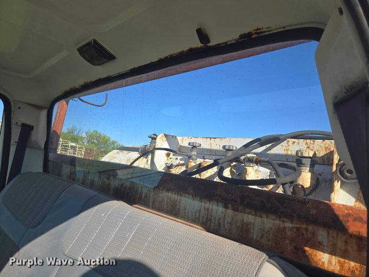 image for item ET5098 1980 Ford F350 flatbed pickup truck