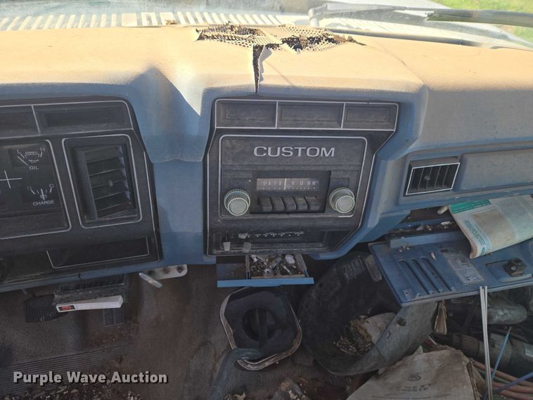 image for item ET5098 1980 Ford F350 flatbed pickup truck