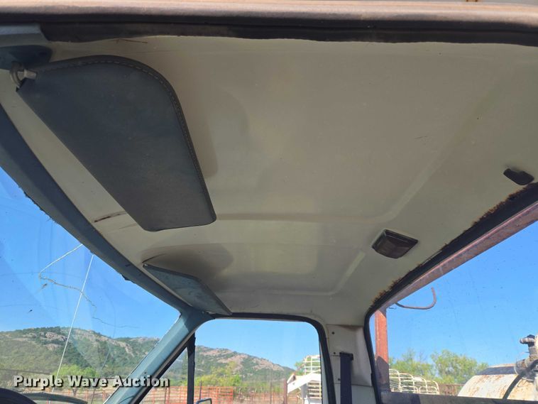 image for item ET5098 1980 Ford F350 flatbed pickup truck