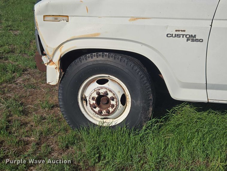 image for item ET5098 1980 Ford F350 flatbed pickup truck