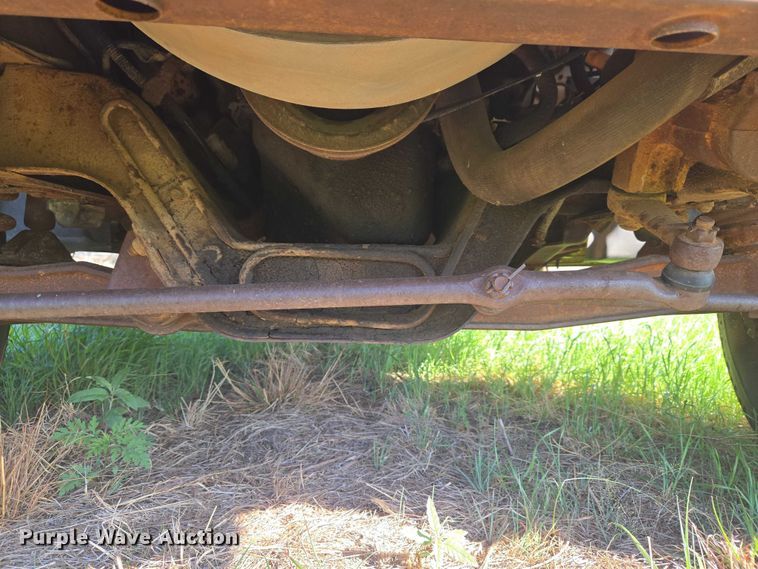 image for item ET5098 1980 Ford F350 flatbed pickup truck
