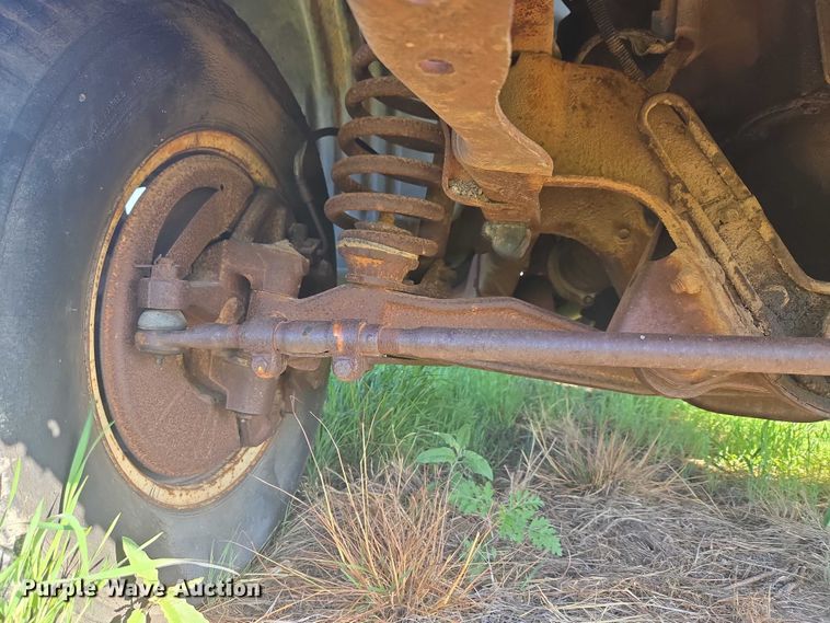 image for item ET5098 1980 Ford F350 flatbed pickup truck