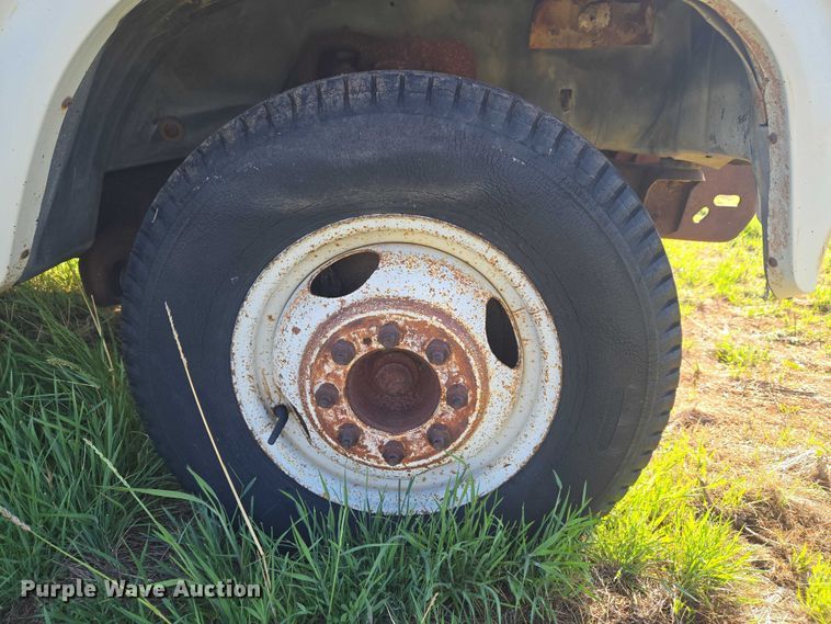 image for item ET5098 1980 Ford F350 flatbed pickup truck
