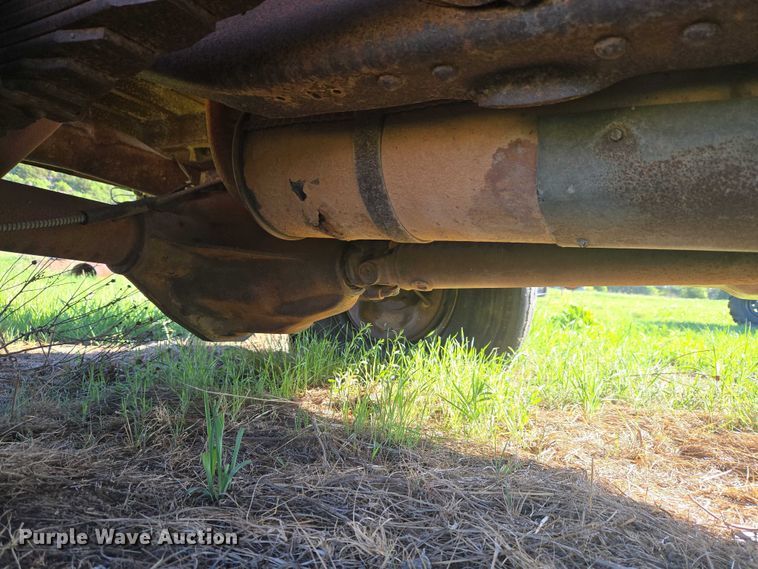 image for item ET5098 1980 Ford F350 flatbed pickup truck