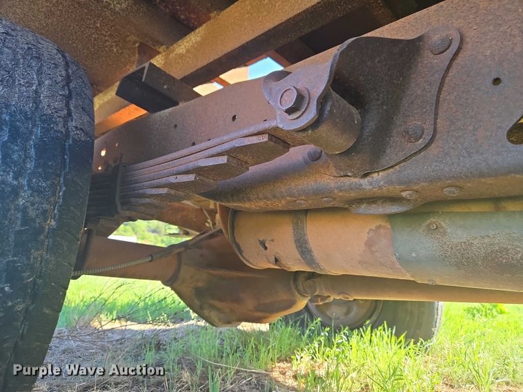 image for item ET5098 1980 Ford F350 flatbed pickup truck