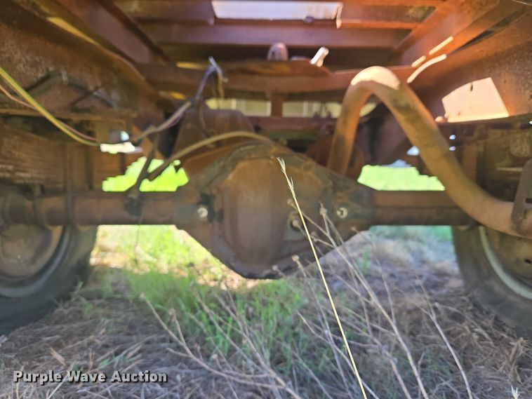 image for item ET5098 1980 Ford F350 flatbed pickup truck