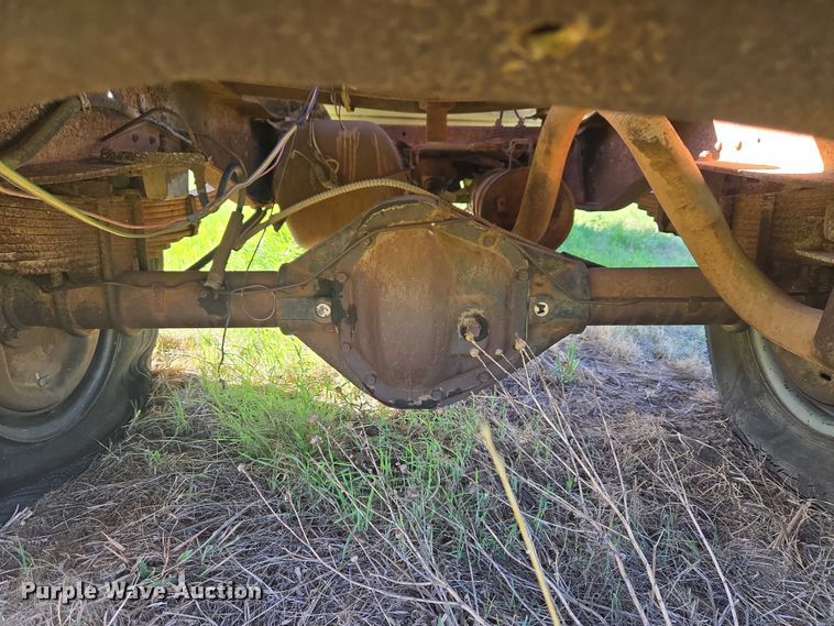 image for item ET5098 1980 Ford F350 flatbed pickup truck