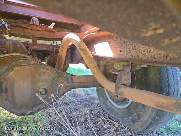 image for item ET5098 1980 Ford F350 flatbed pickup truck