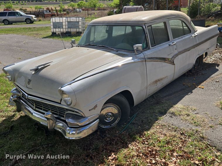 1956 Ford Fairlane Town sedan
