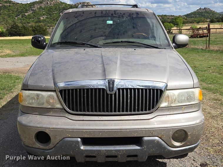 image for item ET5156 2001 Lincoln Navigator SUV