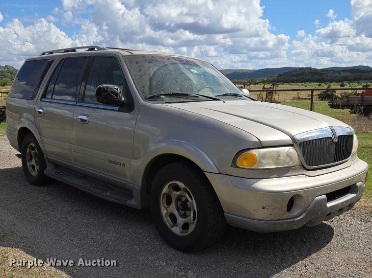 image for item ET5156 2001 Lincoln Navigator SUV