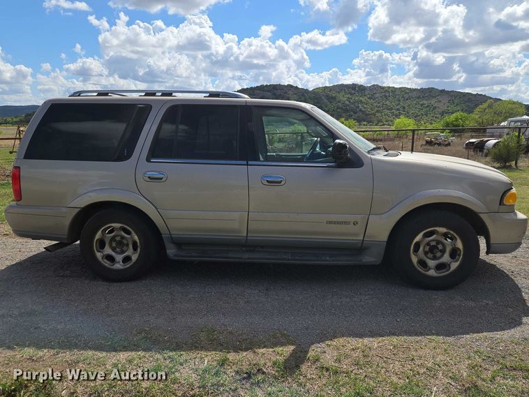 image for item ET5156 2001 Lincoln Navigator SUV