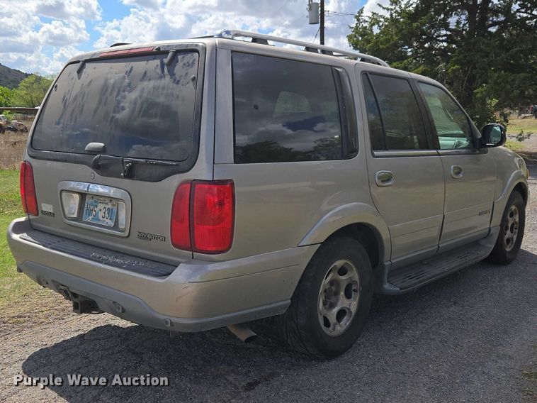 image for item ET5156 2001 Lincoln Navigator SUV