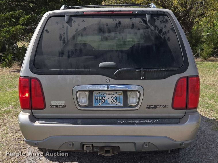 image for item ET5156 2001 Lincoln Navigator SUV