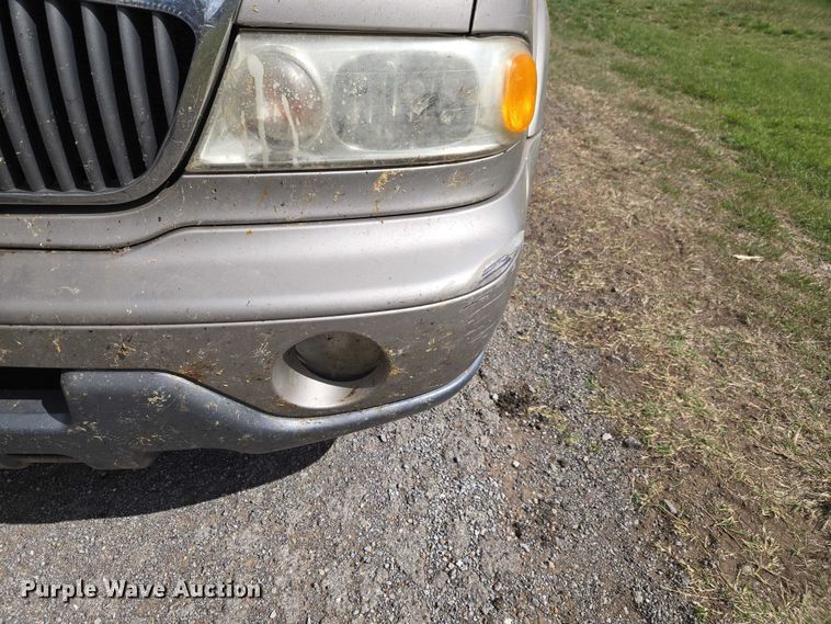 image for item ET5156 2001 Lincoln Navigator SUV