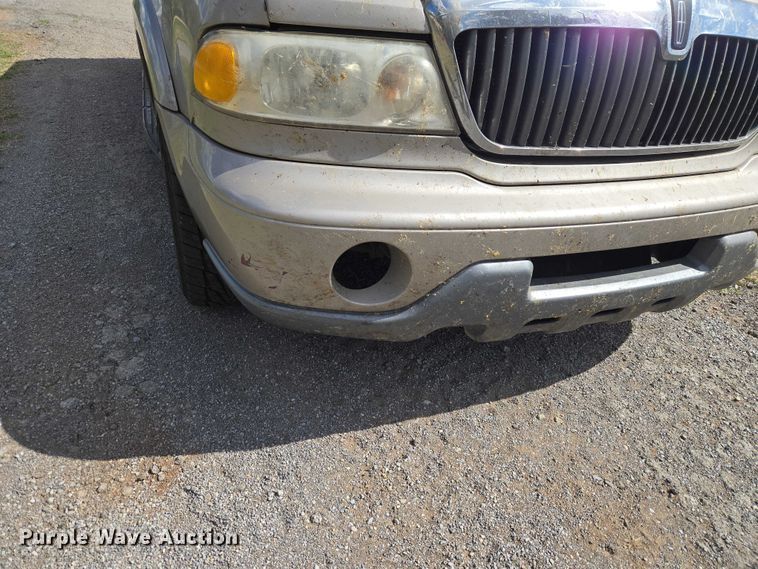 image for item ET5156 2001 Lincoln Navigator SUV
