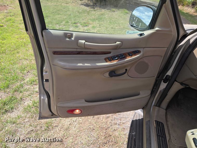image for item ET5156 2001 Lincoln Navigator SUV