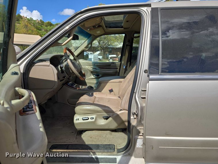 image for item ET5156 2001 Lincoln Navigator SUV