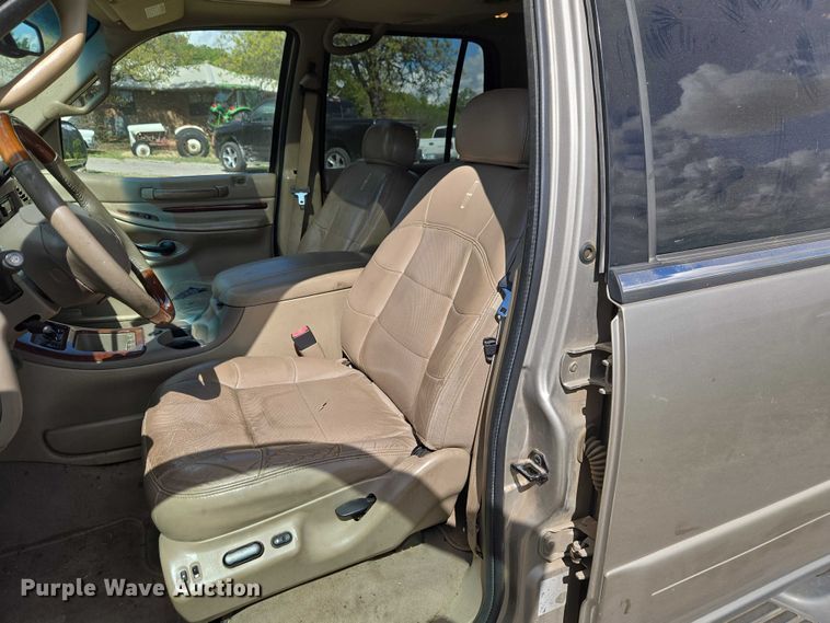image for item ET5156 2001 Lincoln Navigator SUV