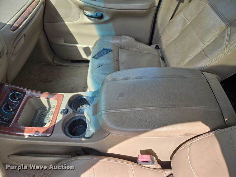 image for item ET5156 2001 Lincoln Navigator SUV