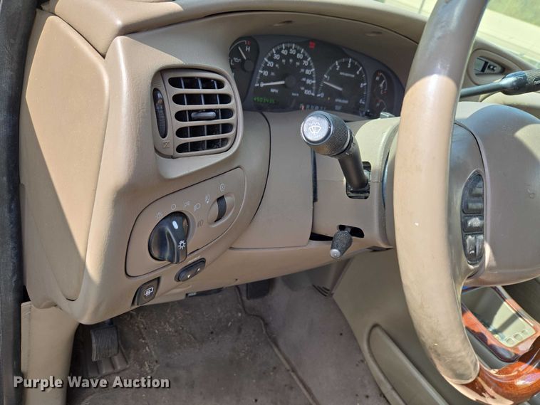 image for item ET5156 2001 Lincoln Navigator SUV