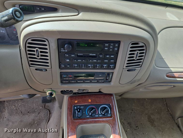 image for item ET5156 2001 Lincoln Navigator SUV