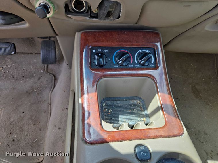 image for item ET5156 2001 Lincoln Navigator SUV