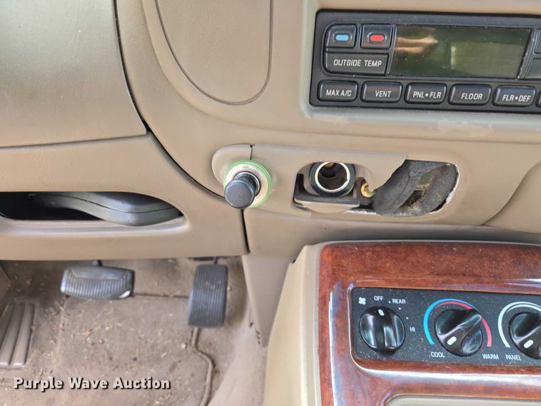 image for item ET5156 2001 Lincoln Navigator SUV
