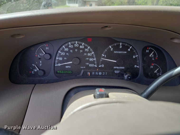 image for item ET5156 2001 Lincoln Navigator SUV