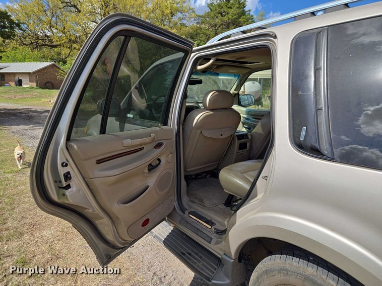 image for item ET5156 2001 Lincoln Navigator SUV